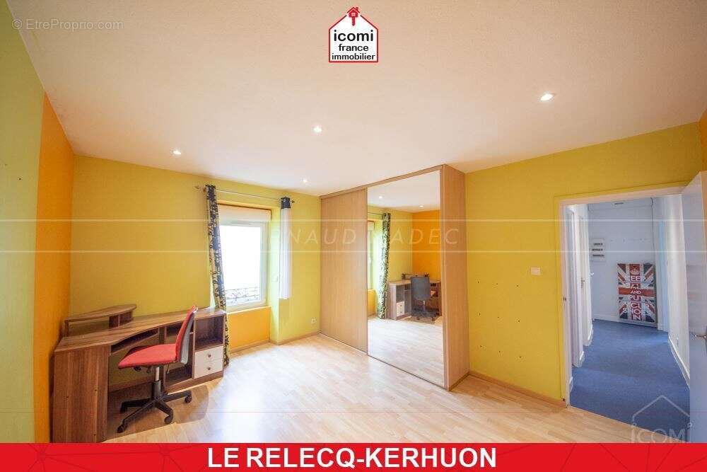 Appartement à LE RELECQ-KERHUON