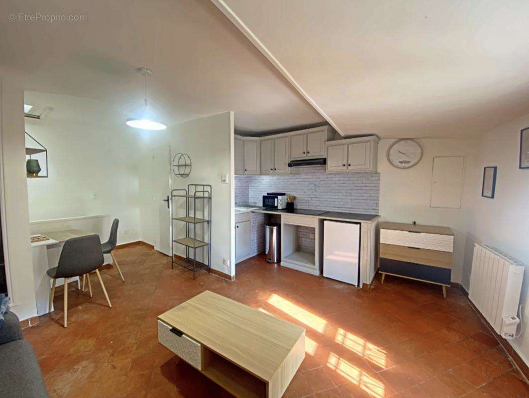 Appartement à NANS-LES-PINS