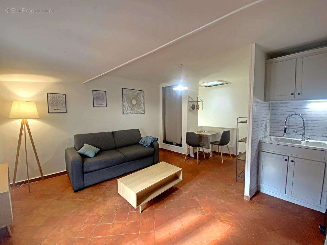 Appartement à NANS-LES-PINS