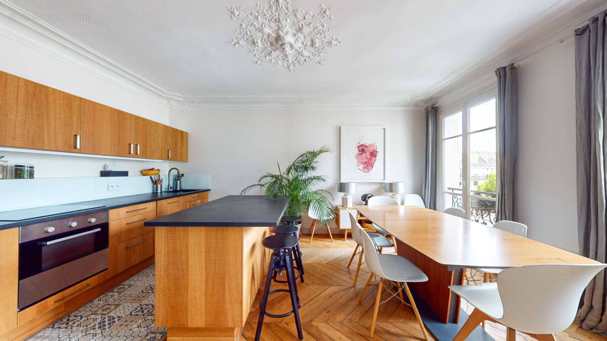 Appartement à PARIS-8E