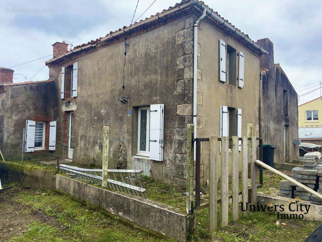 Maison à ROCHESERVIERE