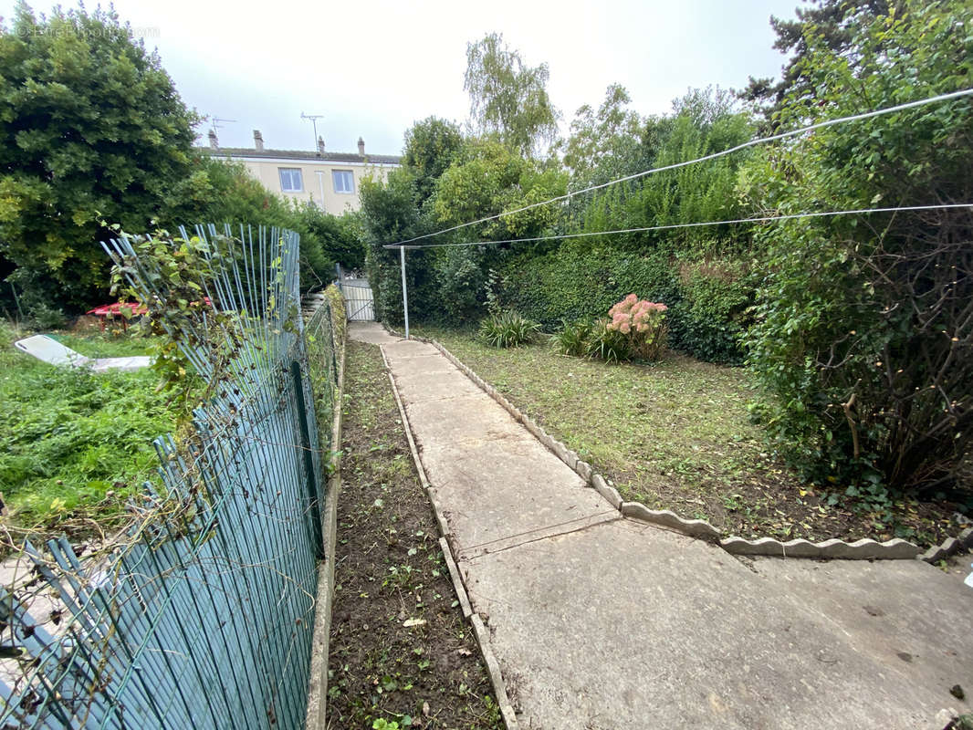 Maison à LOUVRES