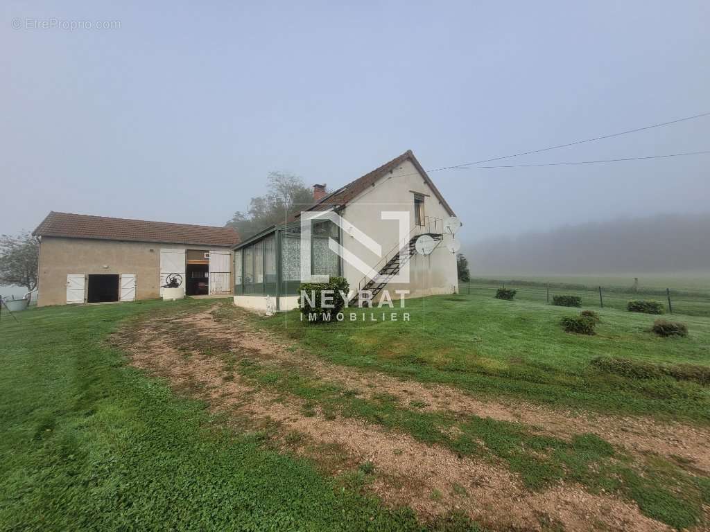 Maison à SAINT-LEGER-SUR-VOUZANCE