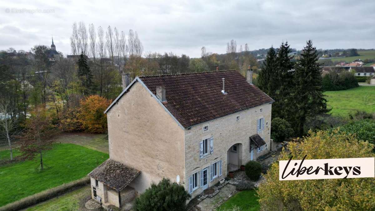 Maison à NANTILLY