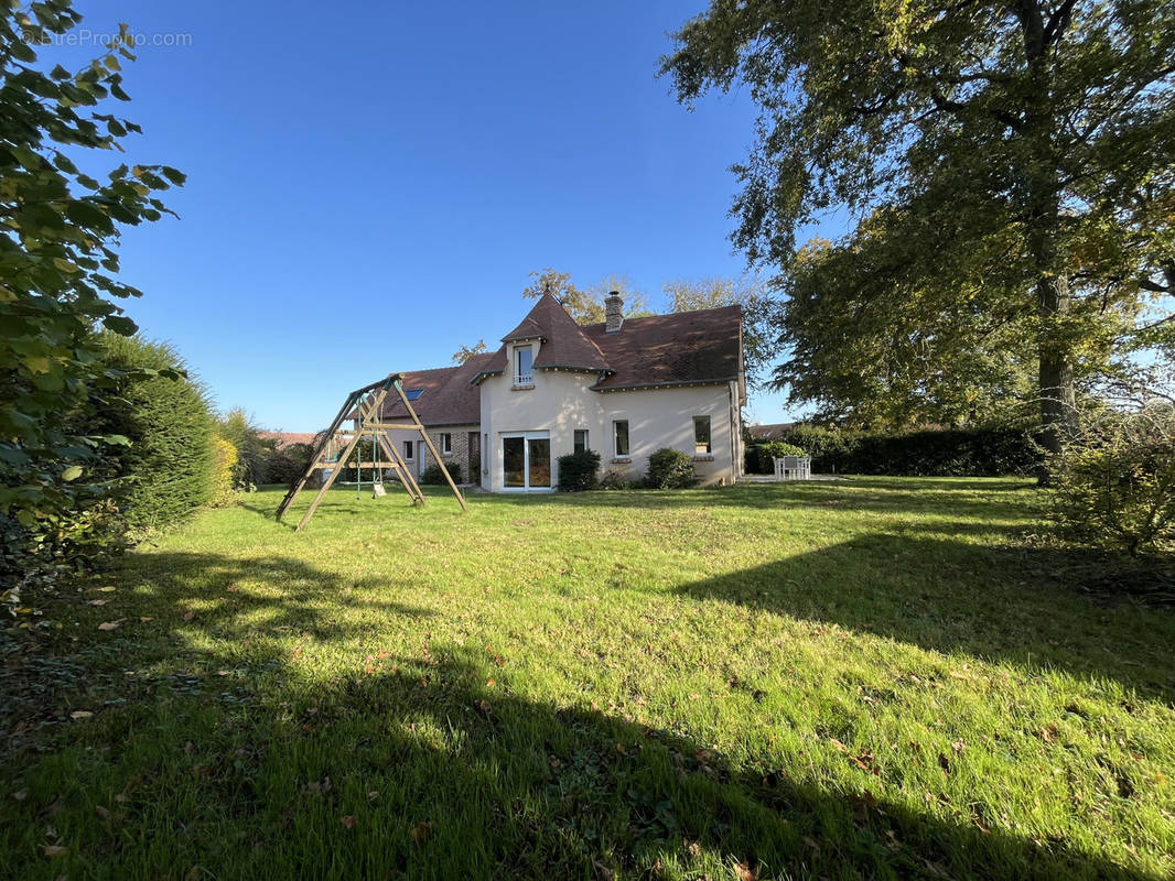 Maison à SAINT-PRYVE-SAINT-MESMIN