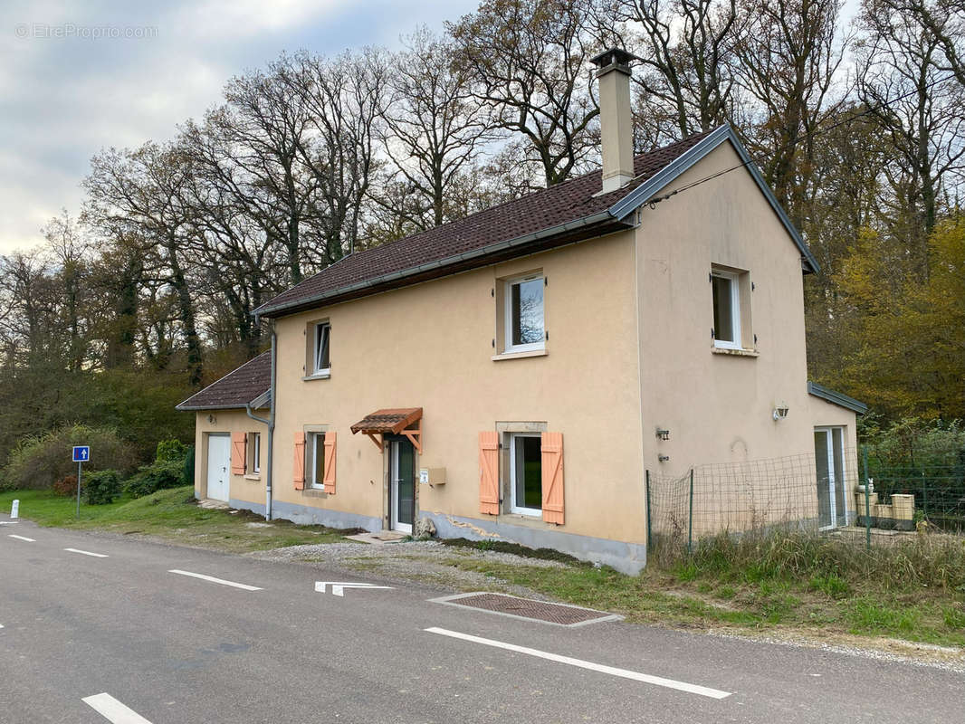 Maison à ATHESANS-ETROITEFONTAINE