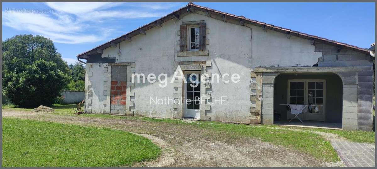 Maison à MONTENDRE