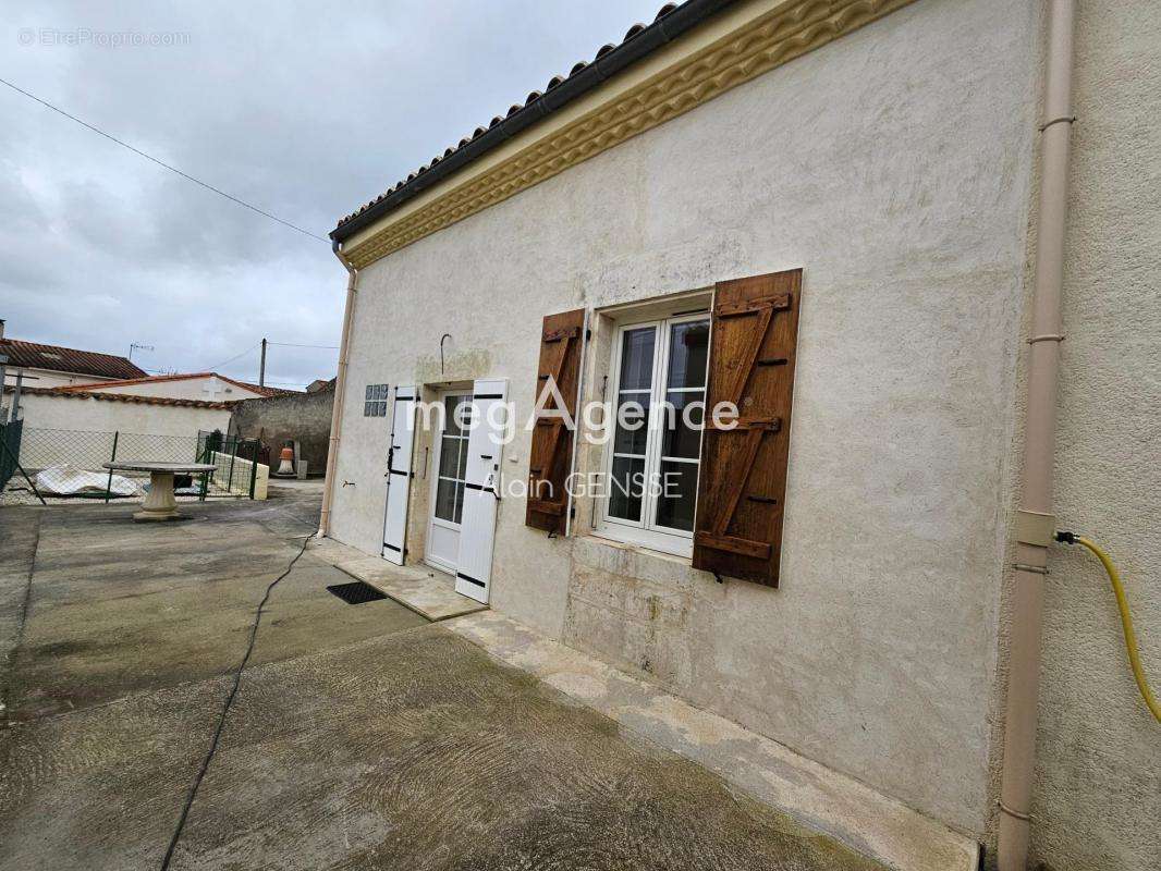 Maison à SAINT-JEAN-D&#039;ANGELY