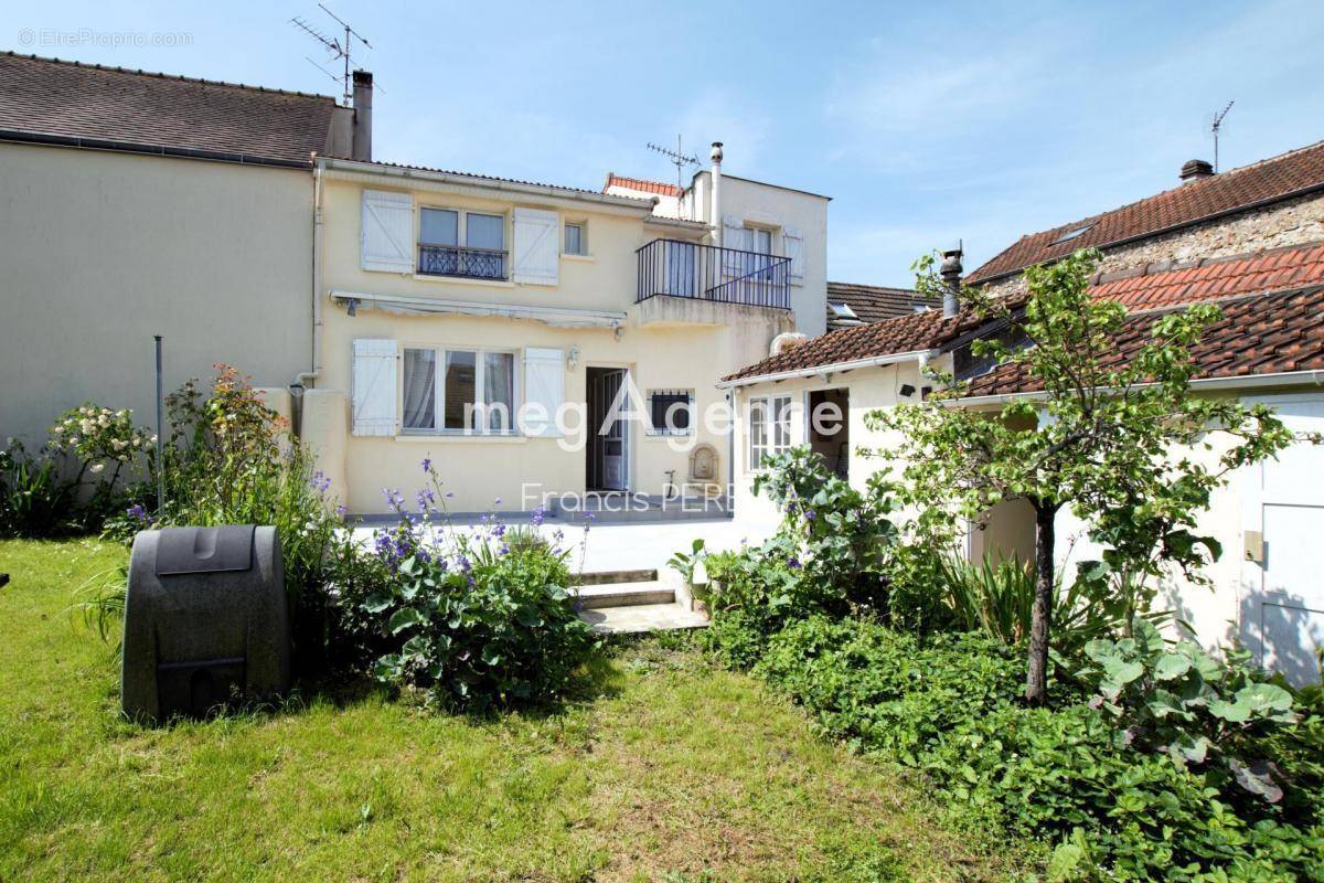 Maison à FONTENAY-LE-FLEURY