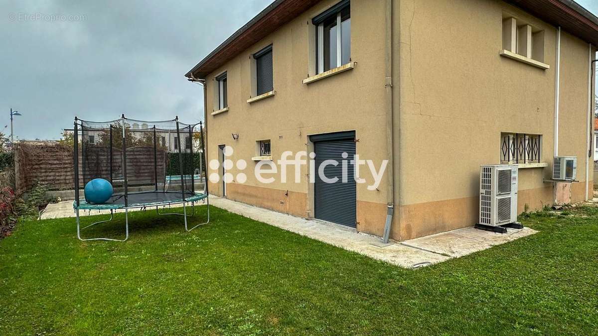 Maison à SAINT-DENIS-LES-BOURG