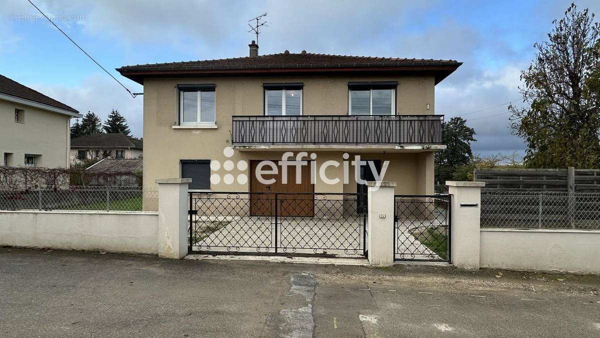 Maison à SAINT-DENIS-LES-BOURG