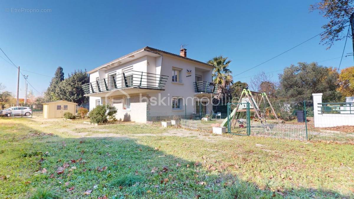 Maison à LAUDUN-L&#039;ARDOISE