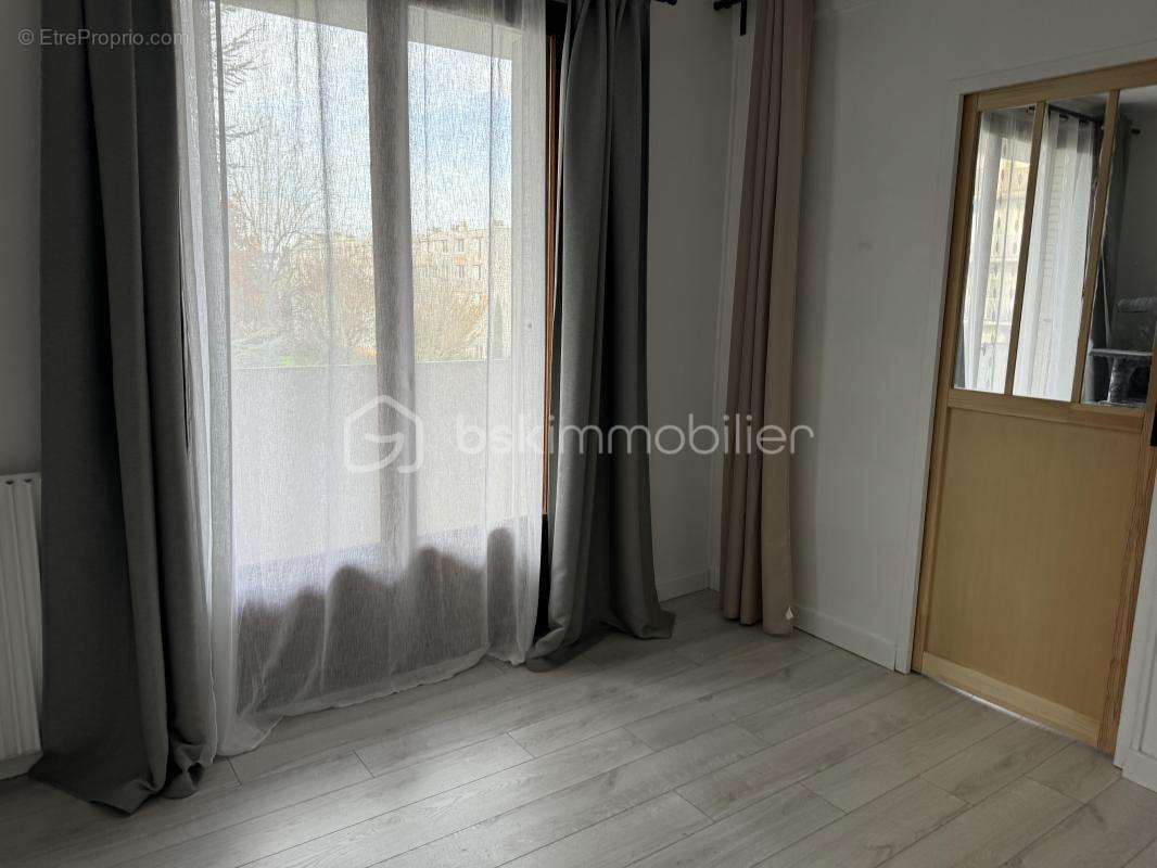 Appartement à SAINT-CYR-SUR-LOIRE