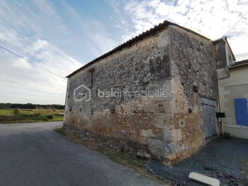 Maison à SAINT-SAVINIEN