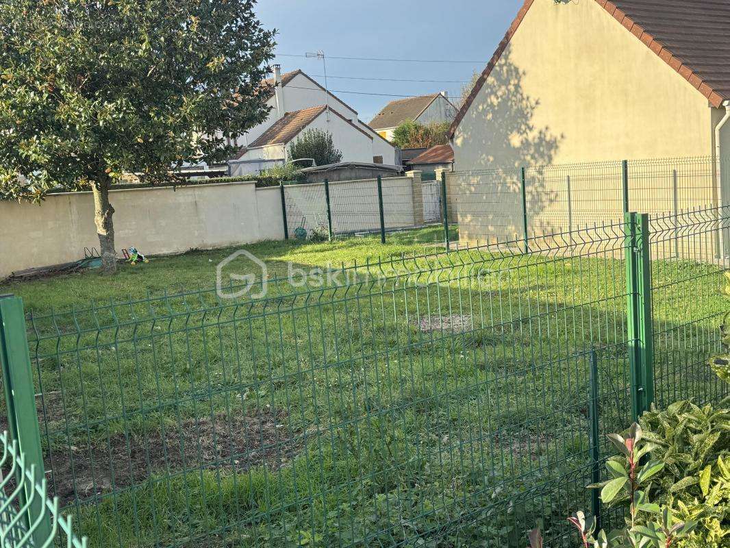 Terrain à FONTENAY-EN-PARISIS