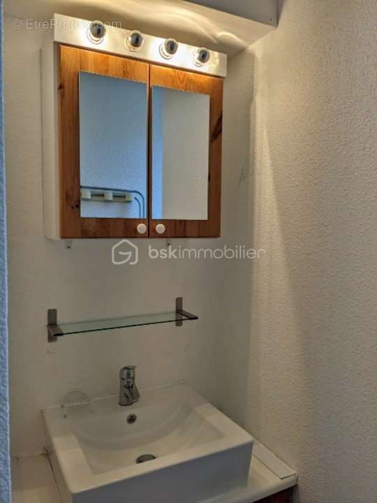 Appartement à MONTBRUN-LES-BAINS