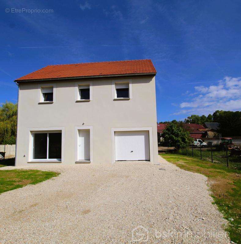 Maison à EPERNON