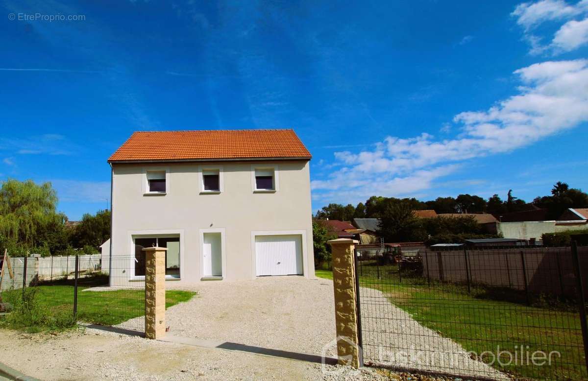 Maison à EPERNON