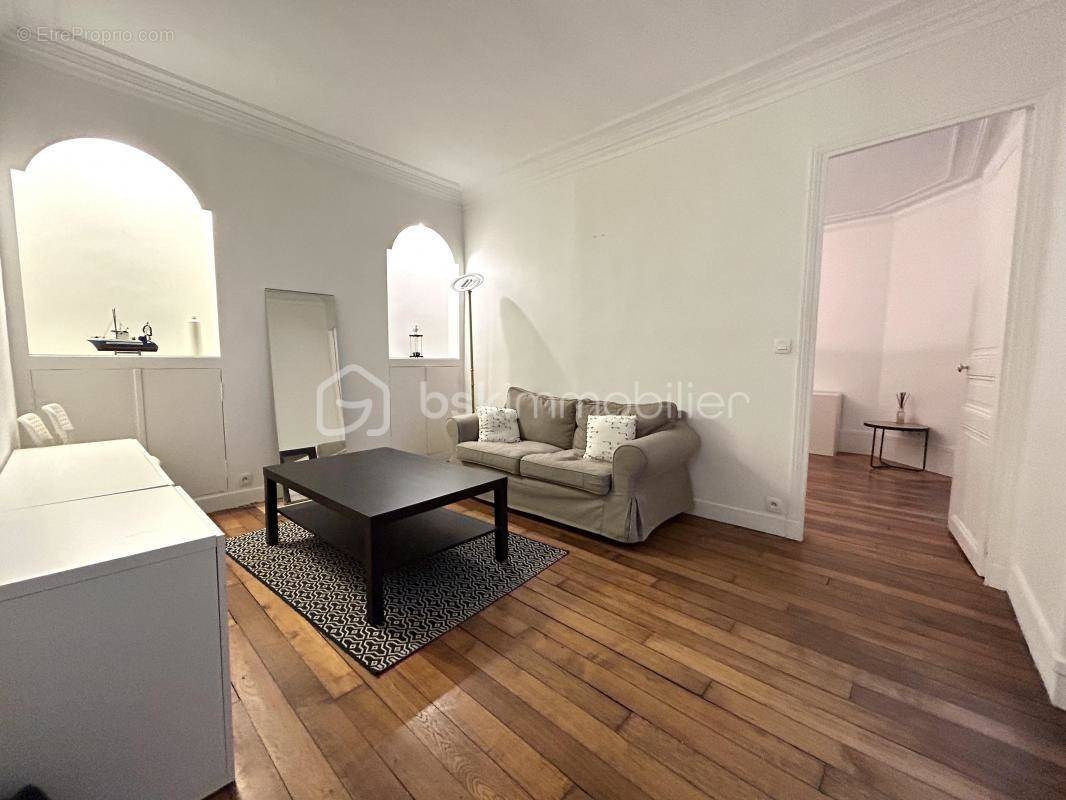 Appartement à PARIS-16E