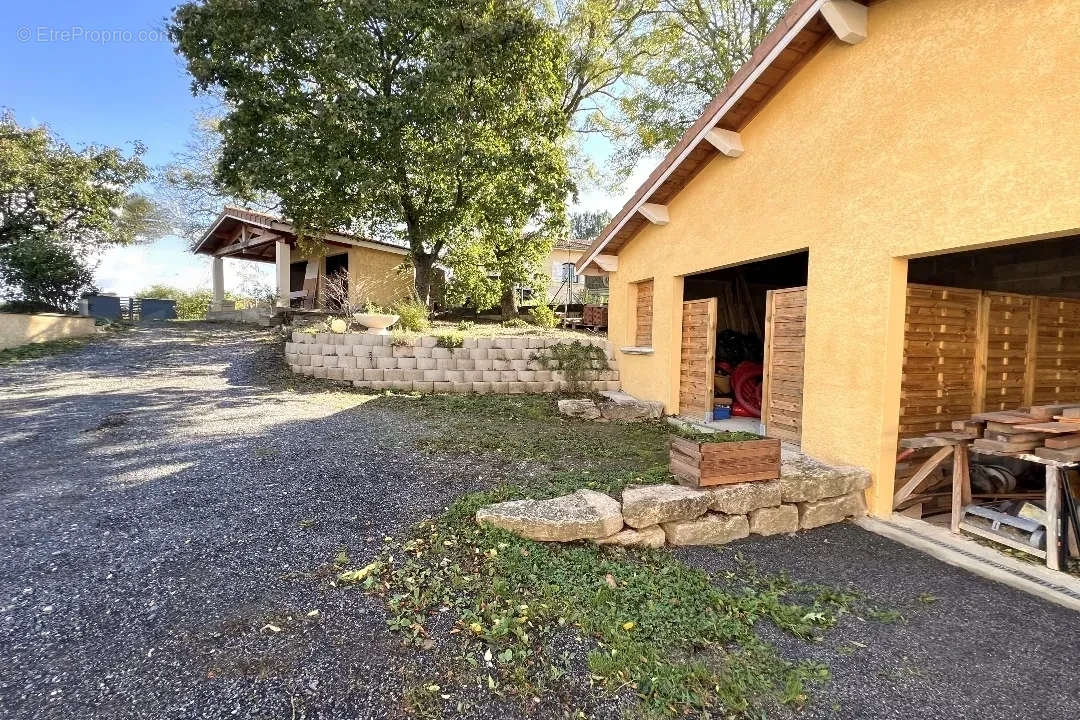 Maison à FLEURIEUX-SUR-L&#039;ARBRESLE