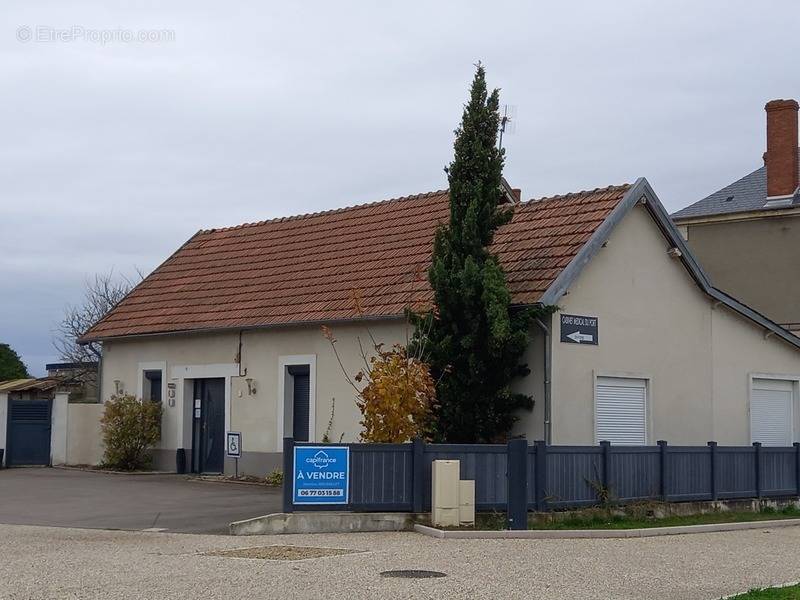 Maison à MARSEILLES-LES-AUBIGNY