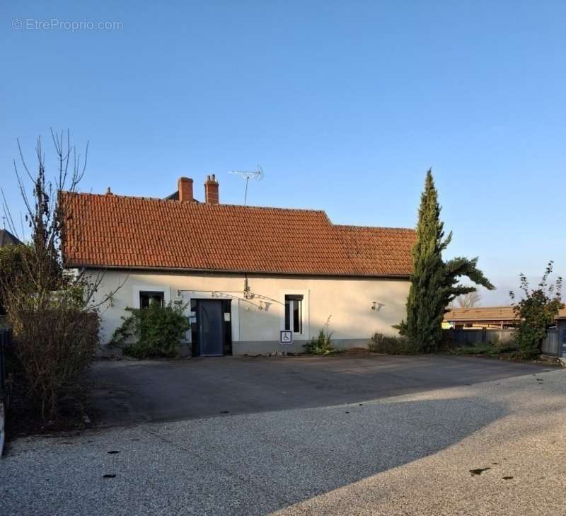 Maison à MARSEILLES-LES-AUBIGNY