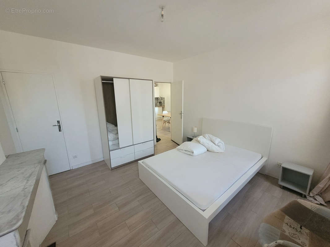 Appartement à MARSEILLE-1E