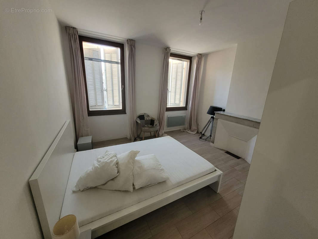 Appartement à MARSEILLE-1E