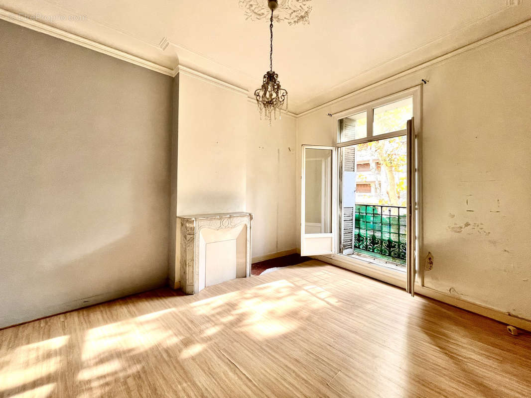 Appartement à MARSEILLE-4E