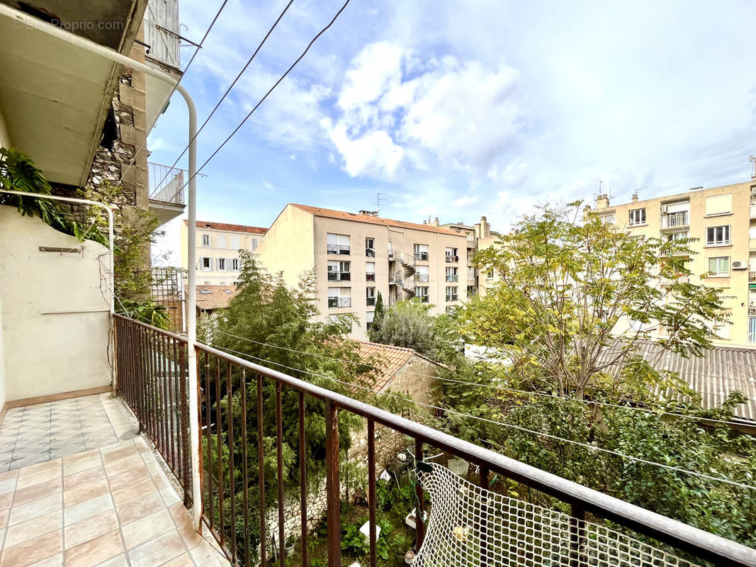 Appartement à MARSEILLE-4E