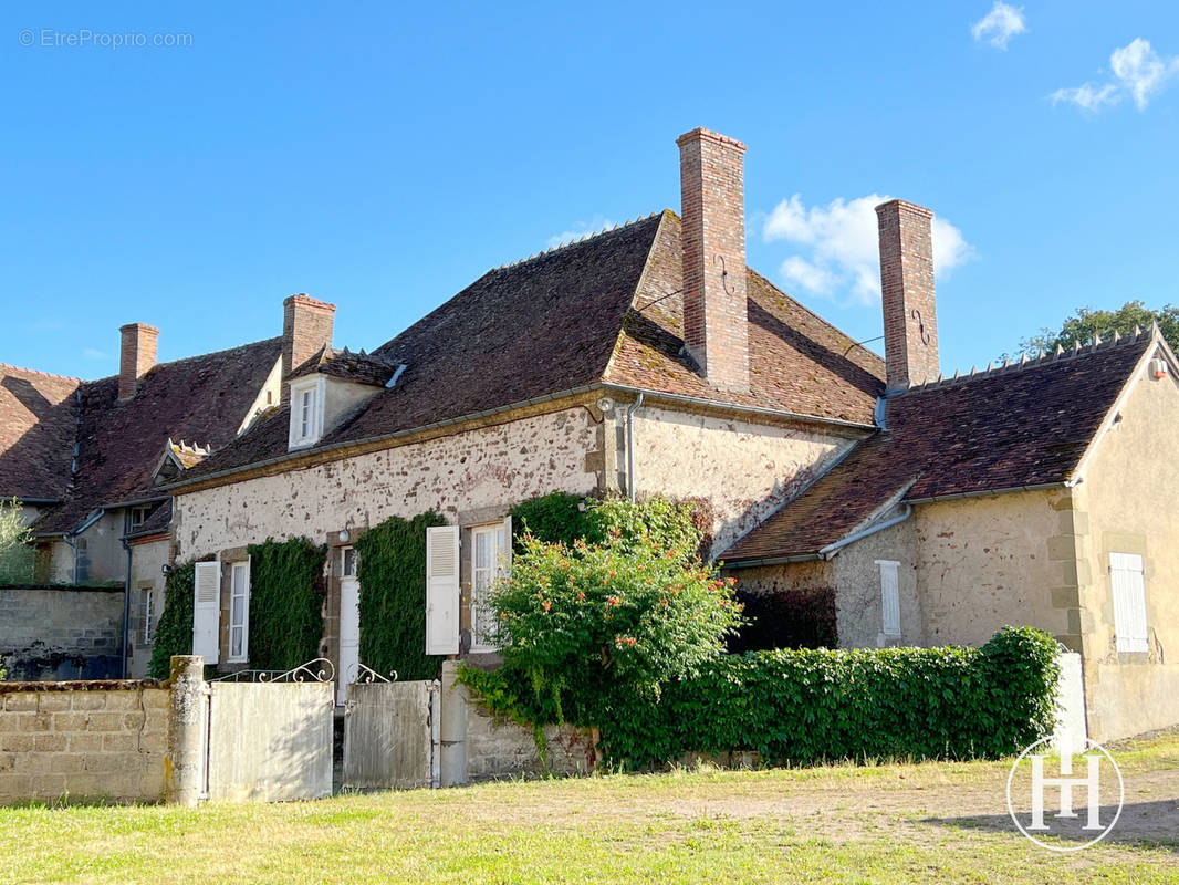 Maison à THENEUILLE