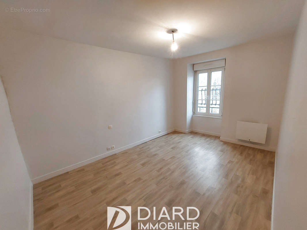 Appartement à ARGENTRE-DU-PLESSIS