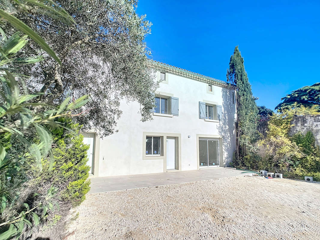 Maison à SAINT-SATURNIN-LES-AVIGNON