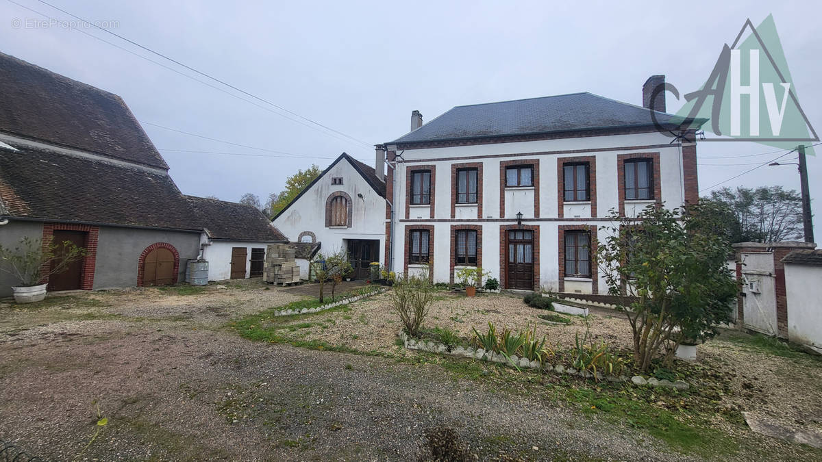 Maison à SERGINES