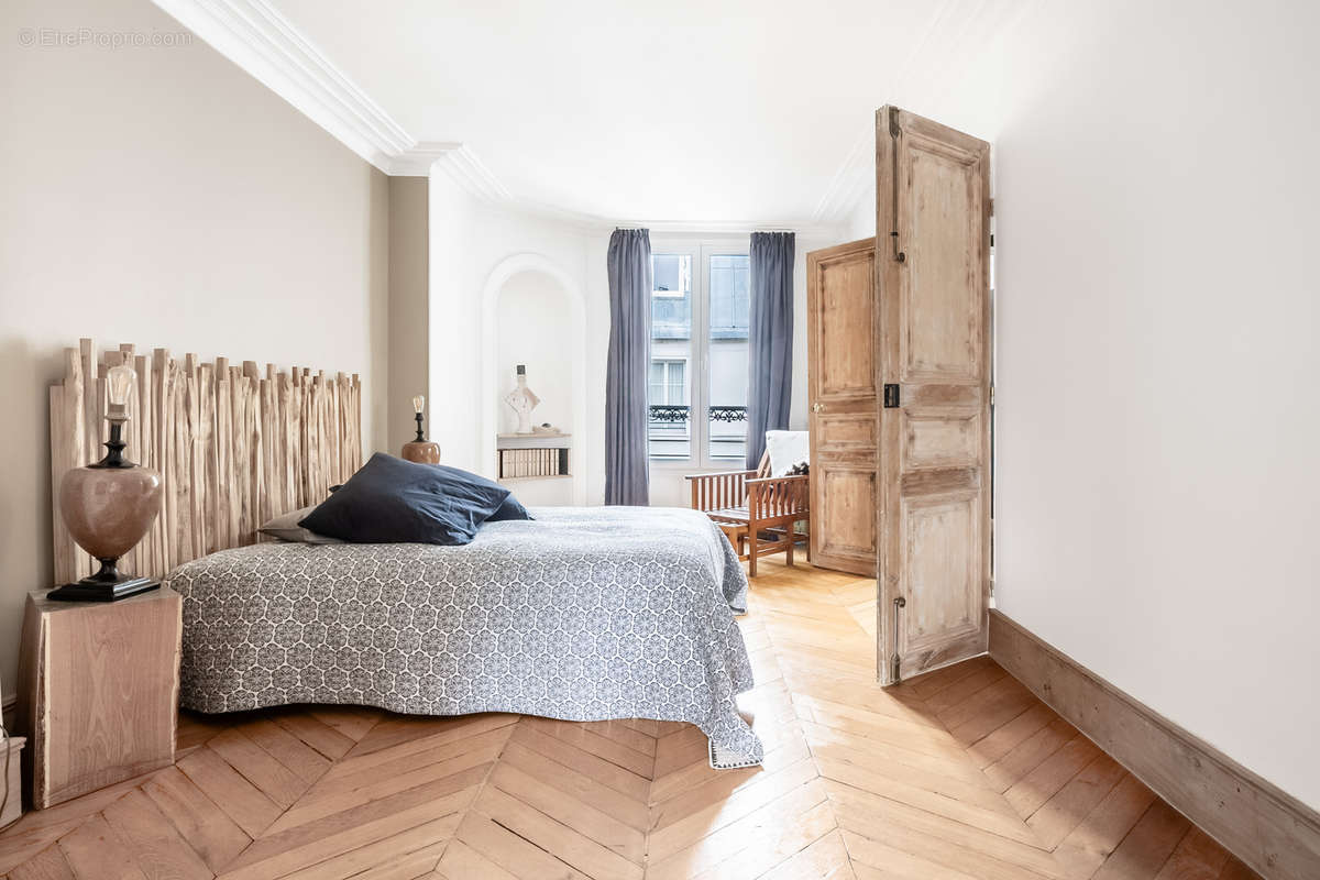 Appartement à PARIS-1E