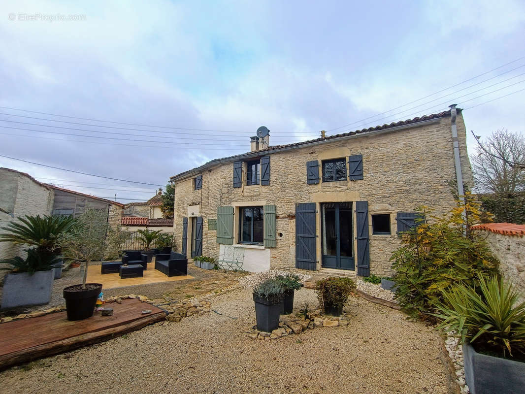 Maison à AUBIGNE