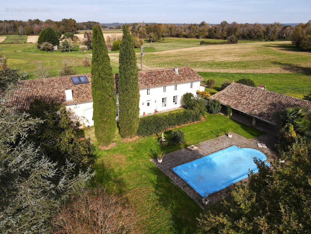 Maison à MONTLIEU-LA-GARDE