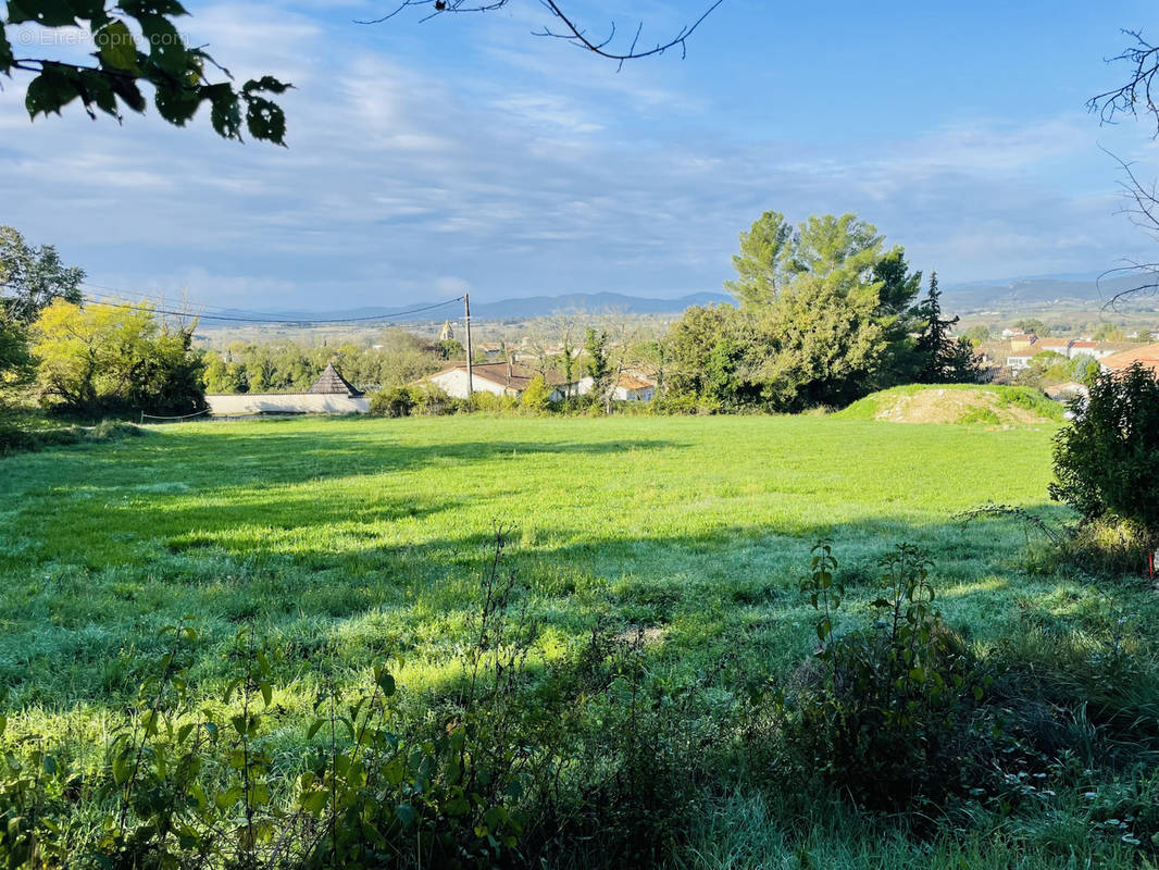 Terrain à SAINT-JEAN-DE-MARUEJOLS-ET-AVEJAN