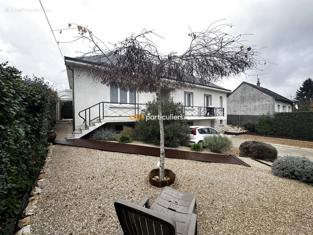 Maison à LA CHAUSSEE-SAINT-VICTOR