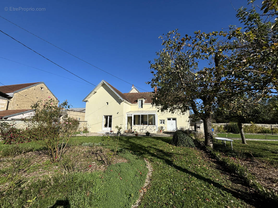 Maison à SAINTE-COLOMBE-SUR-SEINE