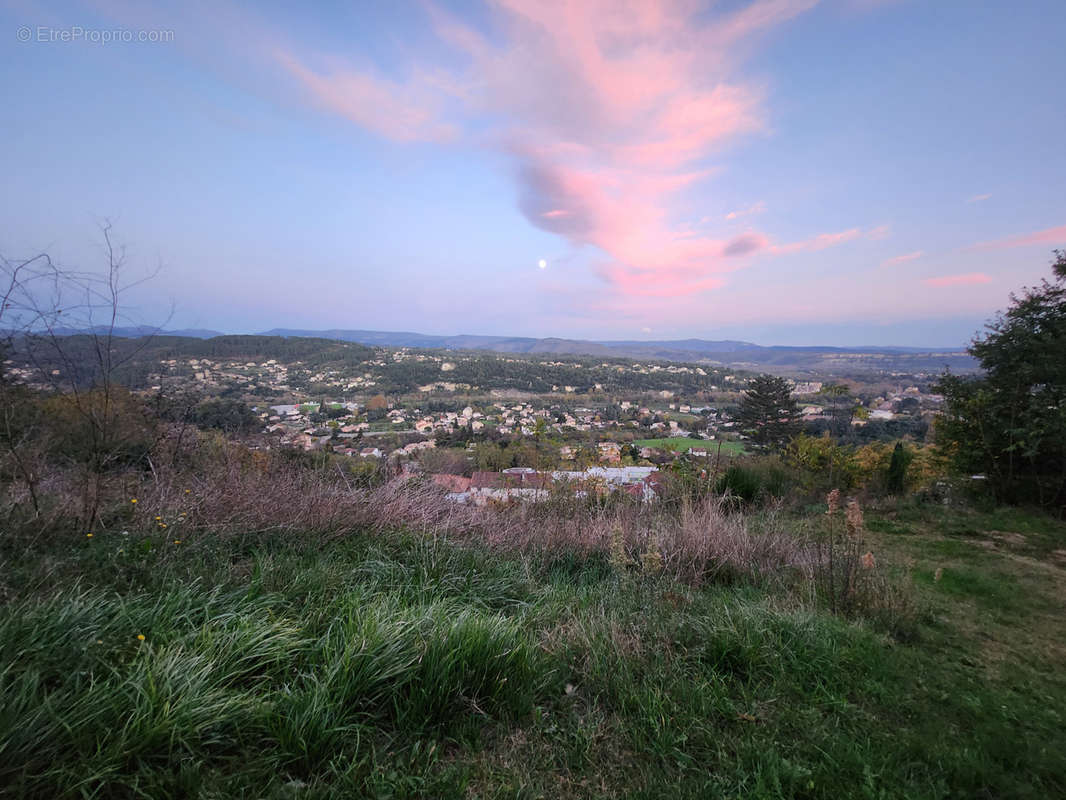 Terrain à AUBENAS