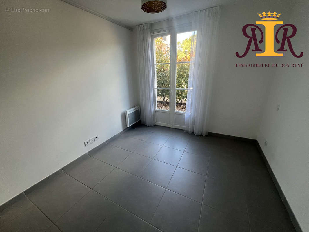 Appartement à CHATEAUNEUF-LE-ROUGE