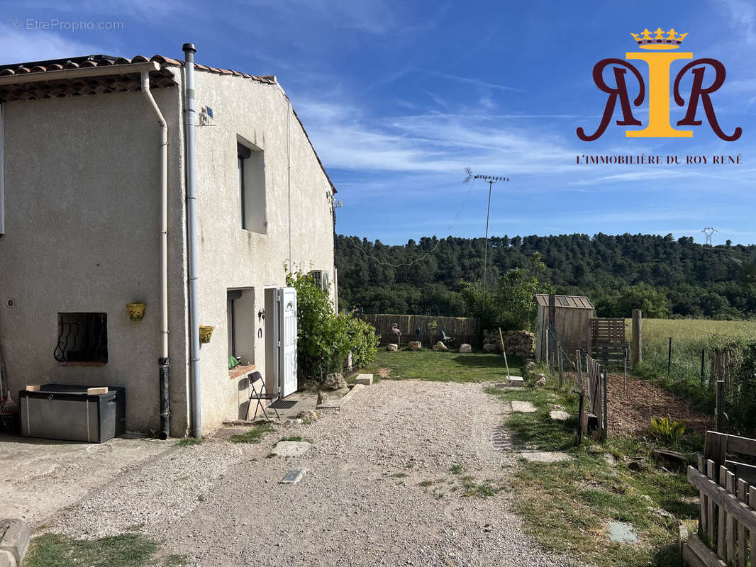 Maison à CHATEAUNEUF-LE-ROUGE