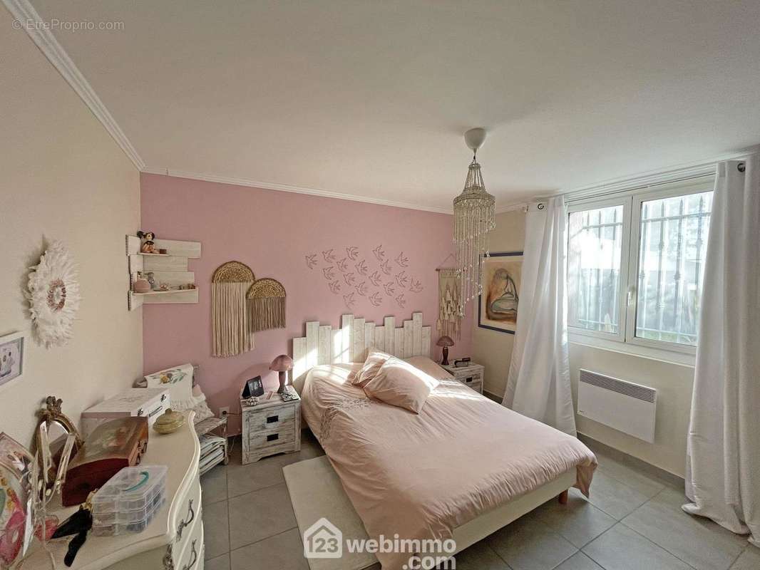 Une première chambre. - Appartement à AVIGNON