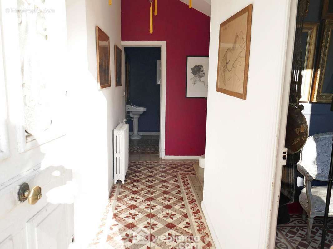 Entrons dans cette maison de maître - Maison à AVIGNON