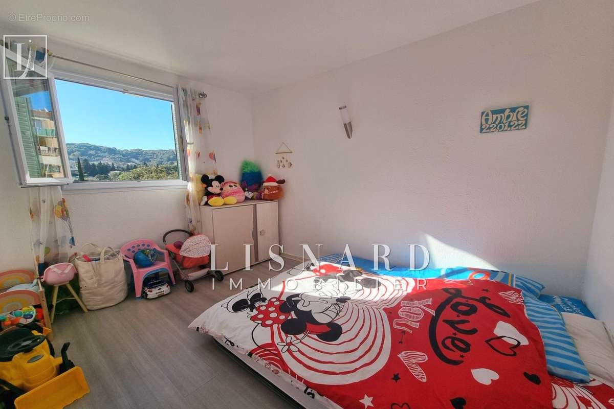 Appartement à VALLAURIS