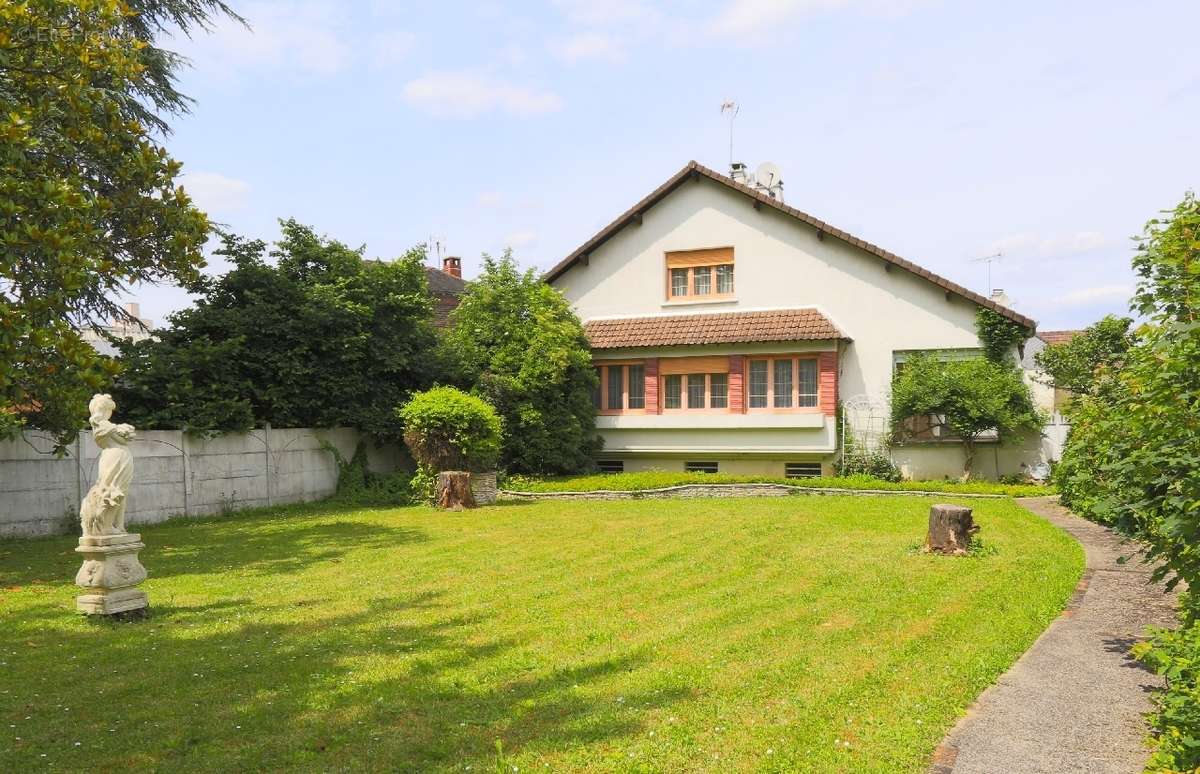 Maison à YERRES