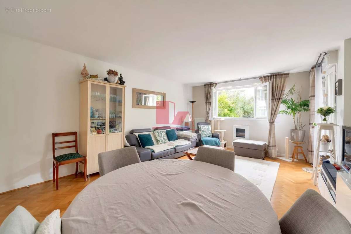 Appartement à ISSY-LES-MOULINEAUX