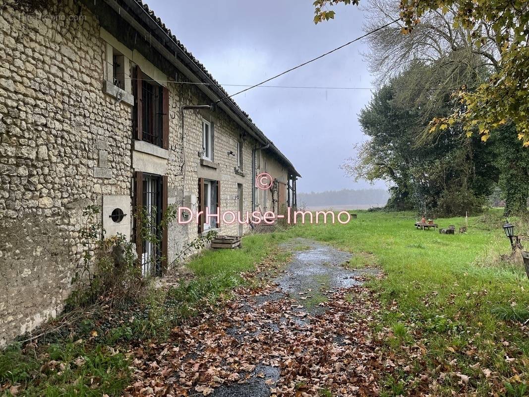 Maison à SALLES-DE-BARBEZIEUX