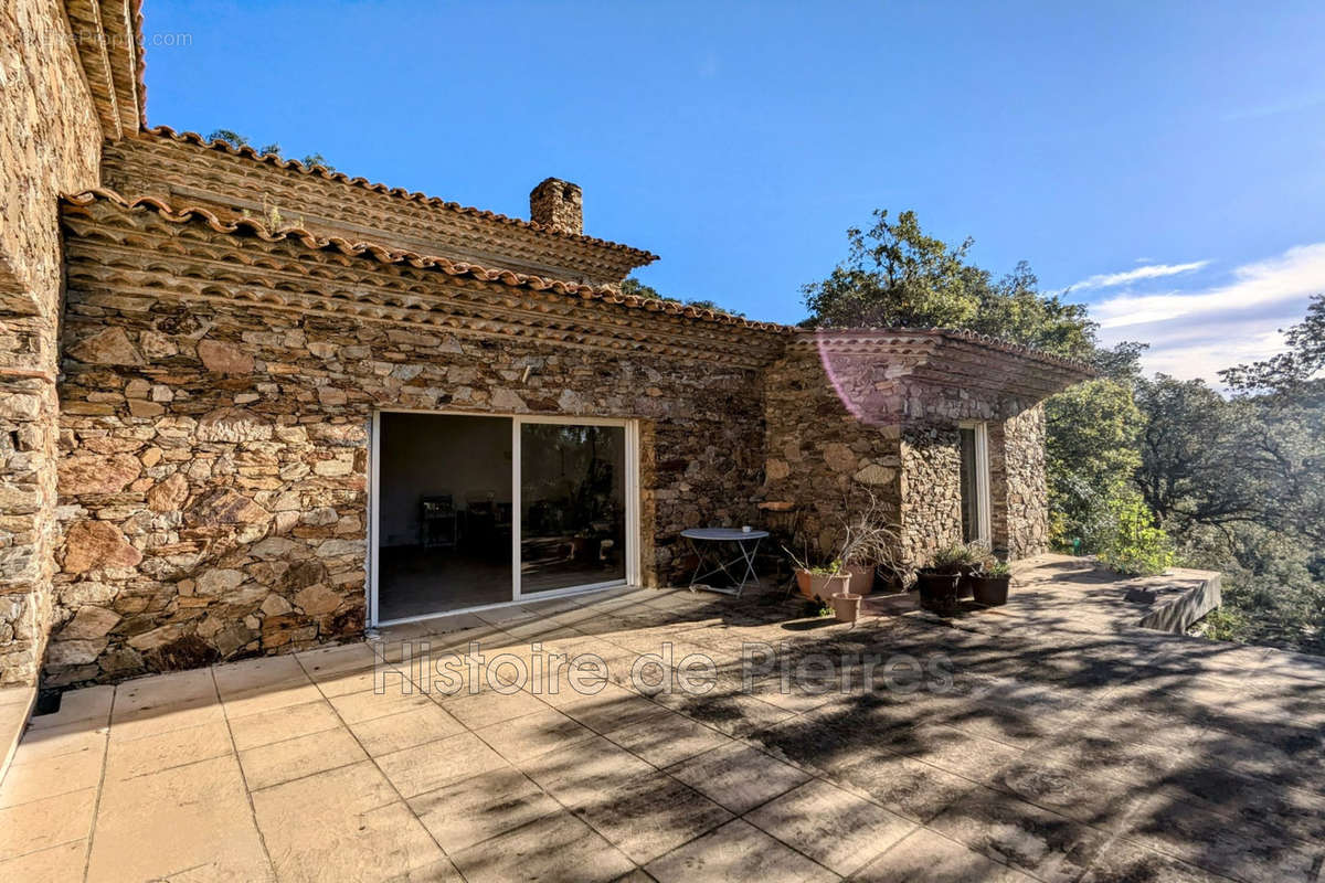 Maison à LA GARDE-FREINET